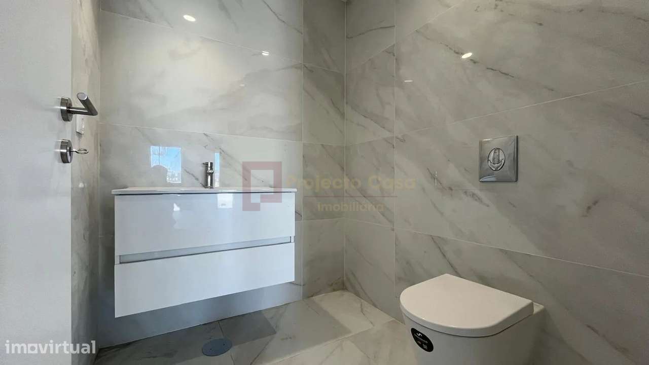 Apartamento T3 Novo com Terraço junto ao Metro-7