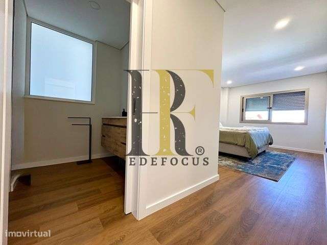 Moradia T4 de Luxo com Piscina e Jardim em Esmoriz-23