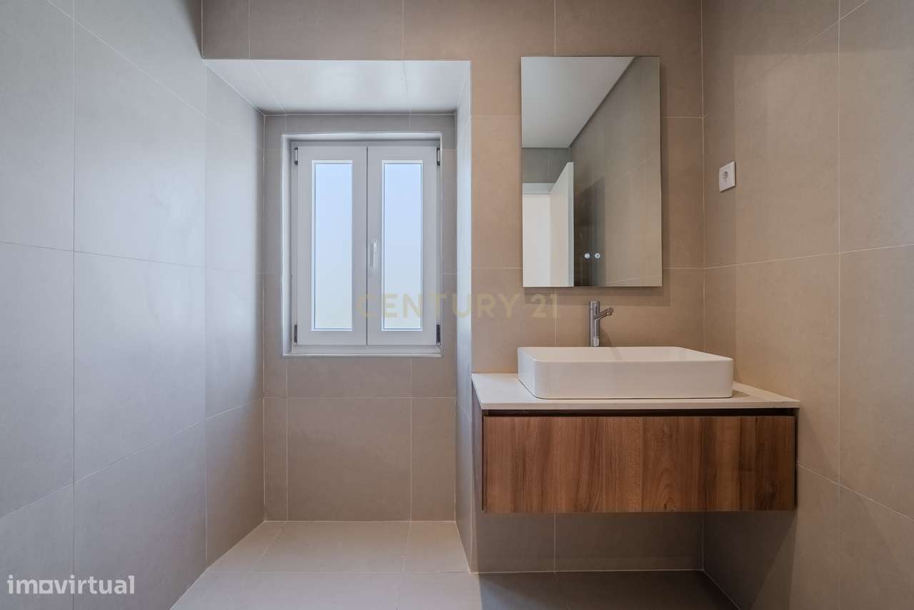 Moradia Térrea T4 totalmente renovada, com piscina, espaço exterior e-25