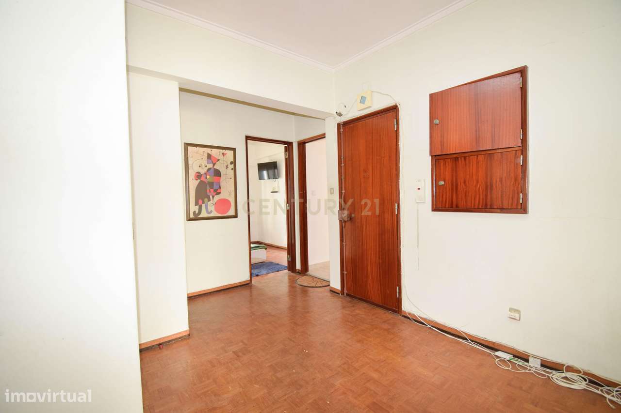 Apartamento T3 em São João da Talha – Excelente Luminosidade e Potenci - Grande imagem: 5/26