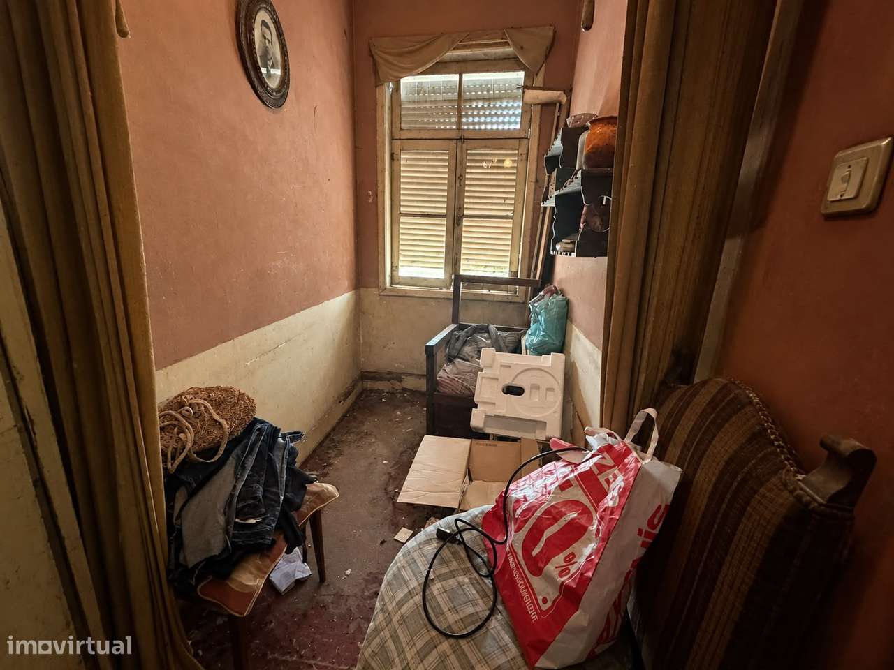 Prédio | 23 Divisões | Garagem 2 Carros | Quintal 90m2 | Rio Tinto-10