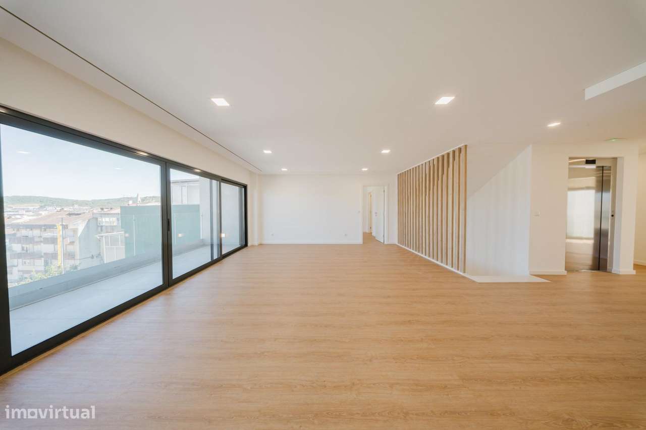 Moradia T5 de Luxo com Piscina e Vista Panorâmica em Mealhada, Loures-37