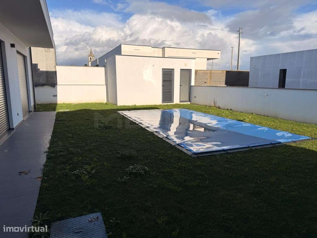 Moradia Térrea com piscina em Soutelo (Vila Verde) - Grande imagem: 4/30