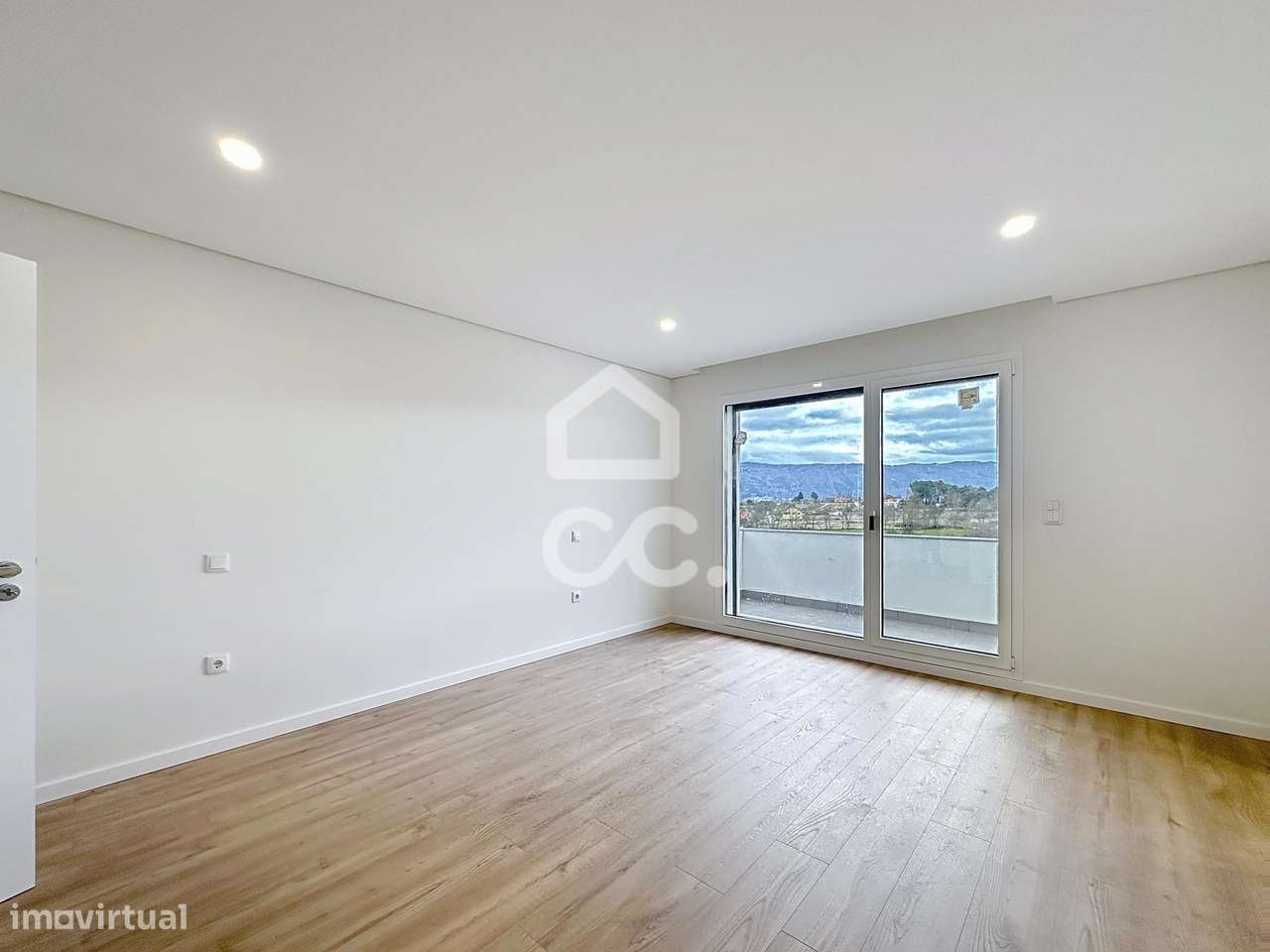 Moradia Nova T3, Moderna, com Luz Natural e Localização Estratégica ,-10