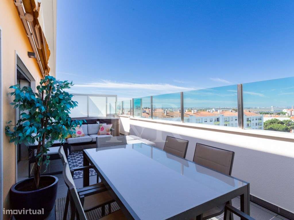 Apartamento T4 duplex com terraço e garagem no Montijo-42