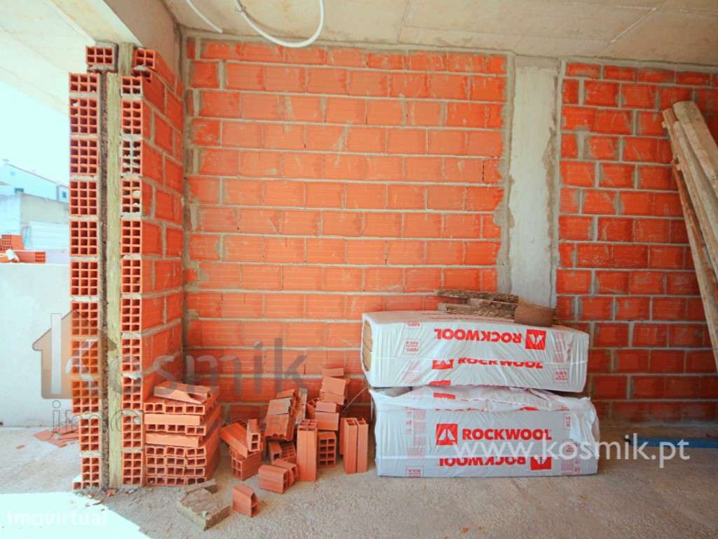 POETAS' GARDEN - PARADELA - LOURES - LISBOA - NOVOS EM CONSTRUÇÃO T1+1-45