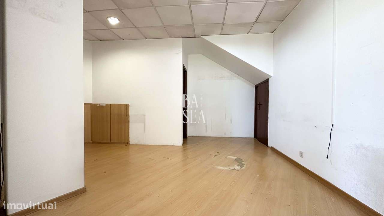 Loja para arrendamento grande montra e boa localização em Merelim (São - Grande imagem: 5/12