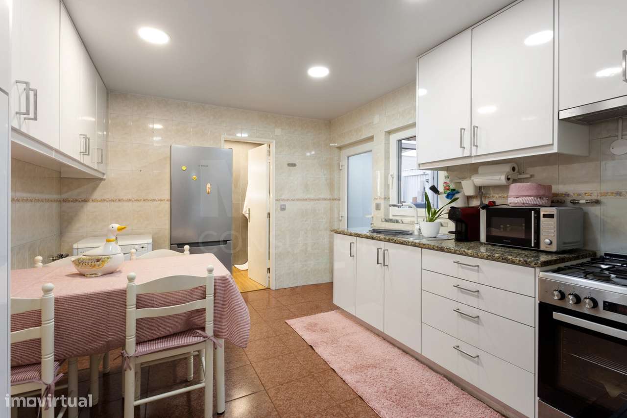 Andar de Moradia T2 Totalmente Remodelado a menos de 10 Minutos das... - Grande imagem: 5/22