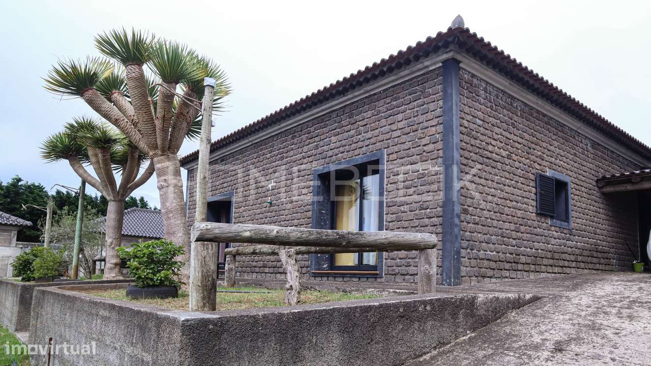 Moradia T3 em Pedra com Vista Mar | 2.800 m² de Terreno-16
