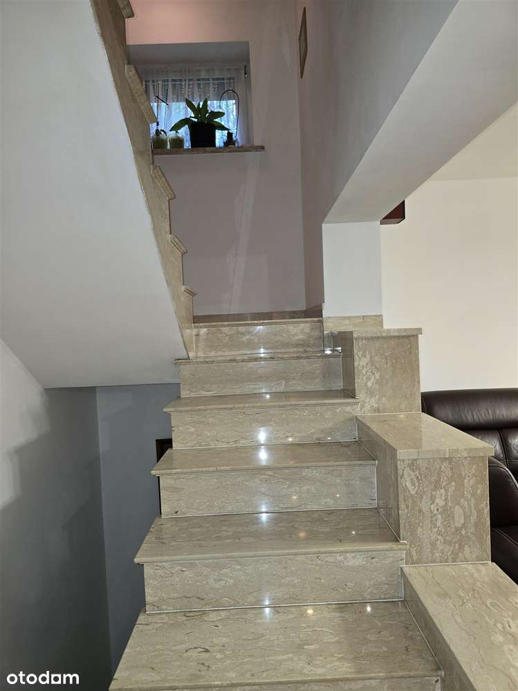 Dwa domy  z osobnymi wejściami połączone zimowym ogrodem-15