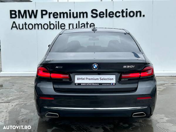 BMW Seria 5 530i xDrive MHEV - 19