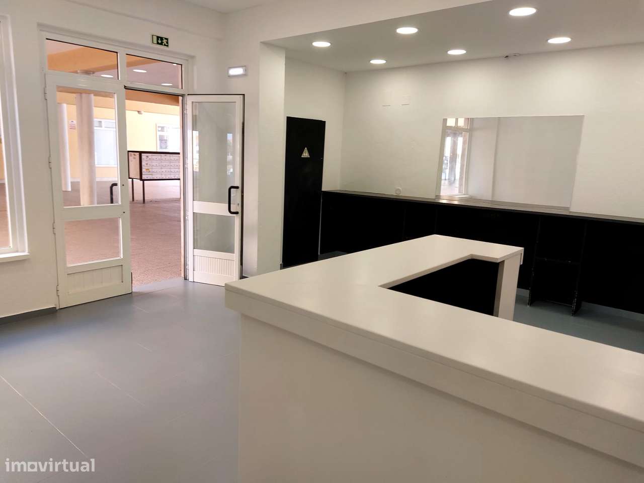 Fantástica loja em S. Carlos Mem-Martins - Grande imagem: 4/9