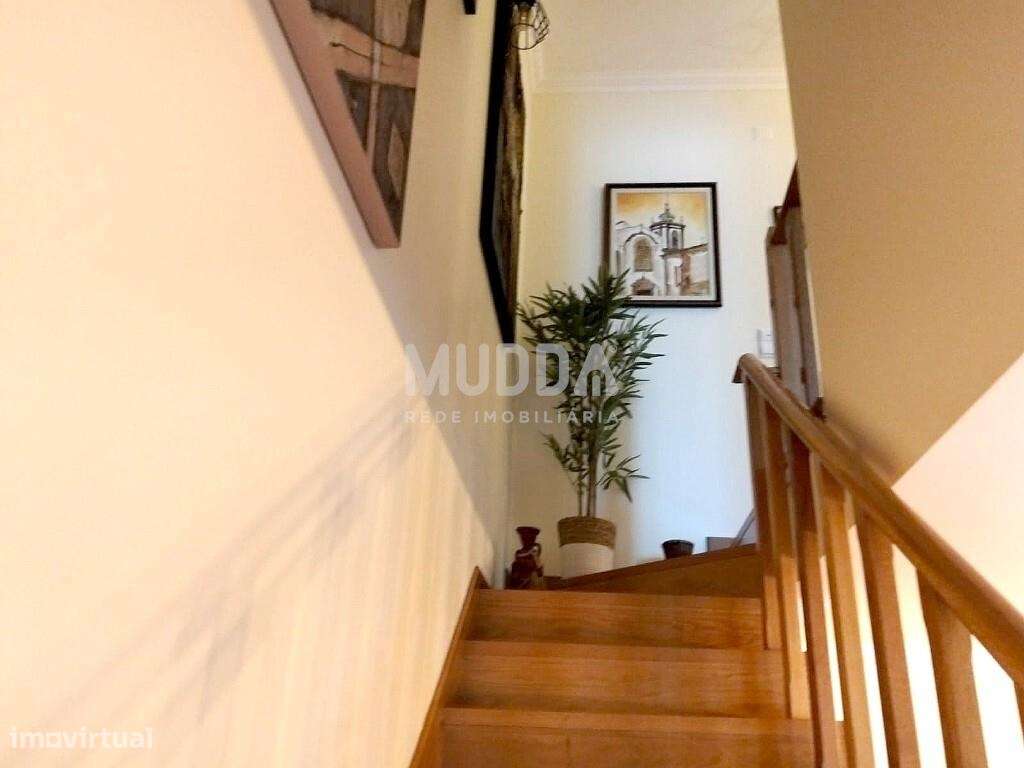 Moradia T3 Contemporânea com Suite, Painéis Solares, Garagem e Terraço-13