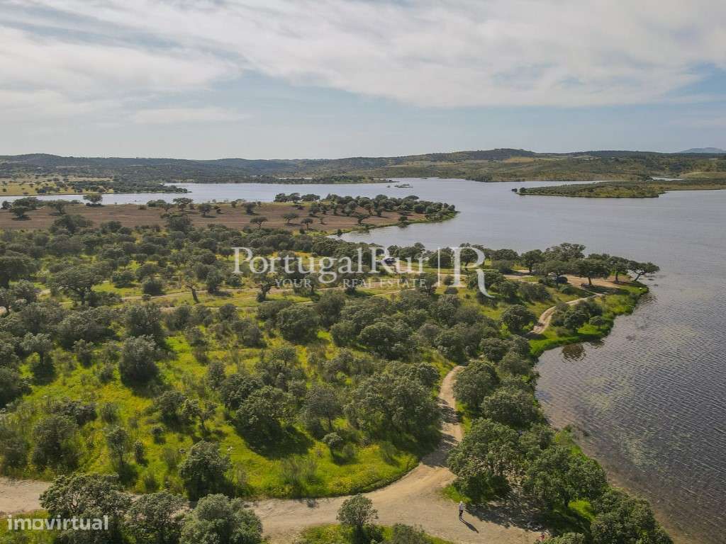 Propriedade com 5,9 hectares, junto à barragem de Lucefécit - Grande imagem: 3/26