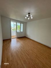 Vand apartament cu 3 camere