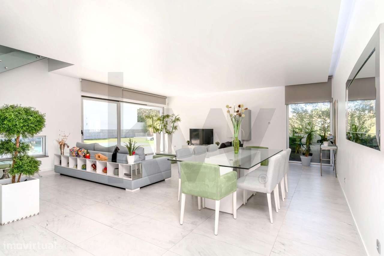 Moradia T4+2 com Piscina e Jardim em Marisol, Charneca de Caparica — 3-7