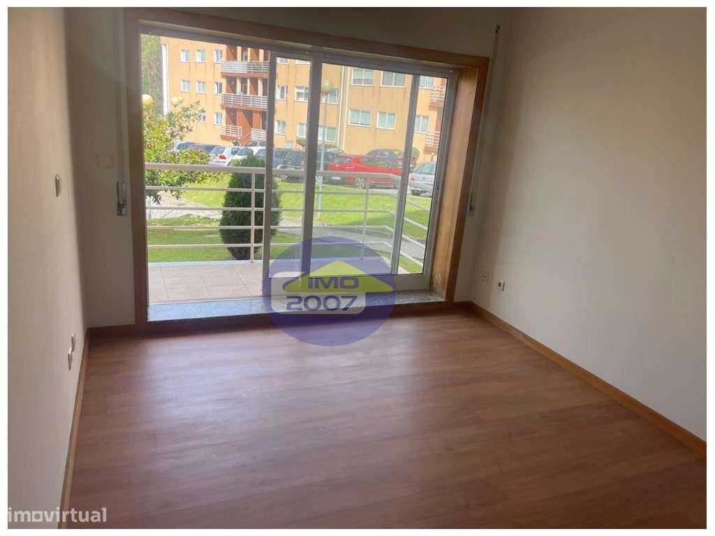 Apartamento T2 em Canelas-12