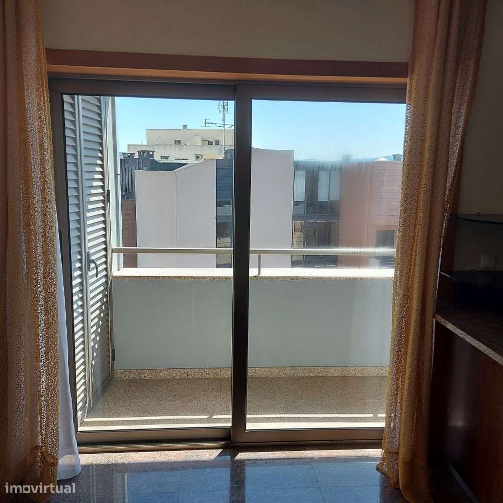 Apartamento T1 Mobilado e Equipado em Santa Maria Maior - Grande imagem: 3/16