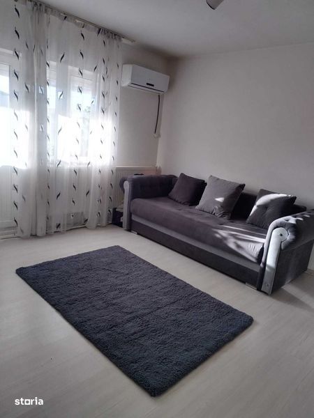 Vând apartament cu doua camere