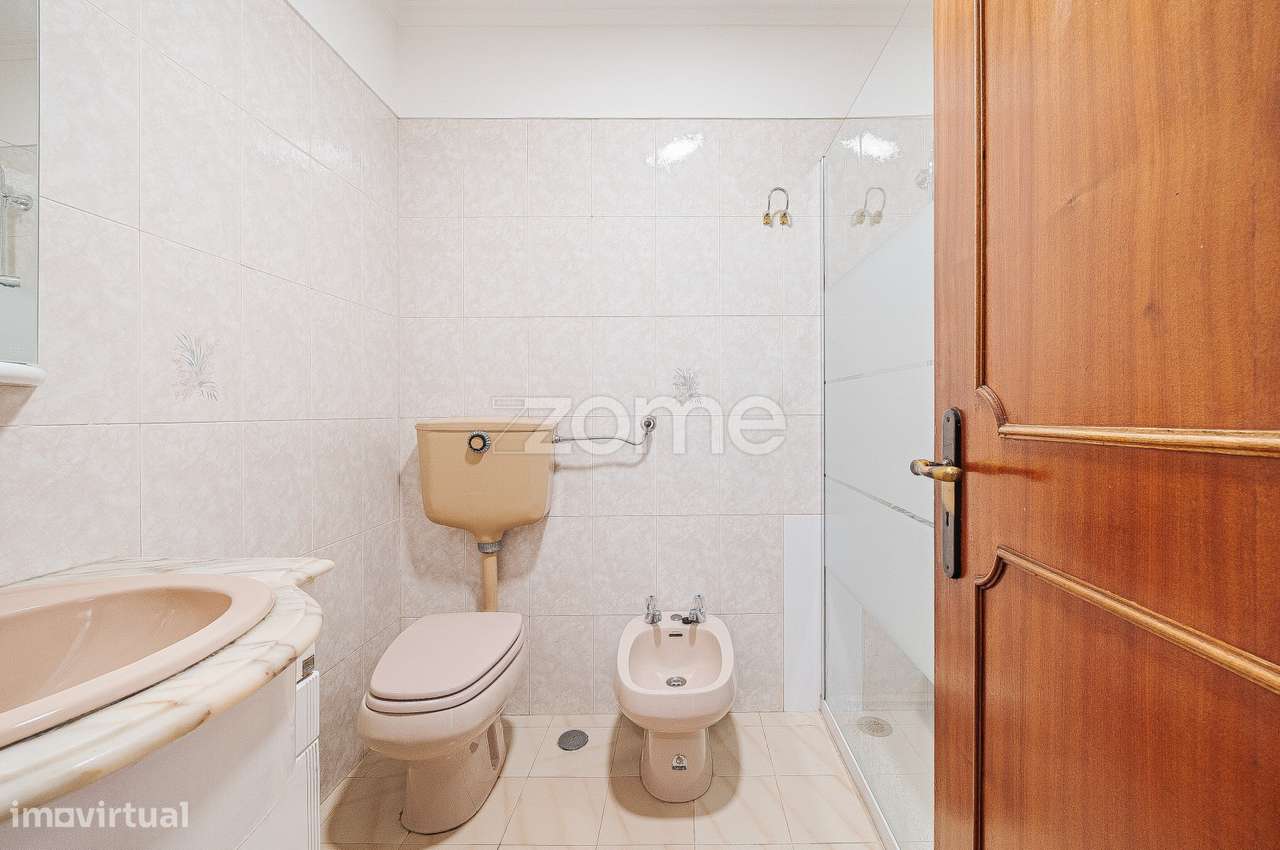 Apartamento T2 na Tapada das Mercês-22