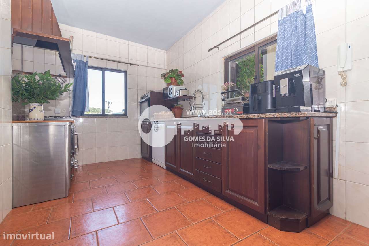 Moradia T3+1 com Espaços Comerciais – Ideal para Viver e Investir-10