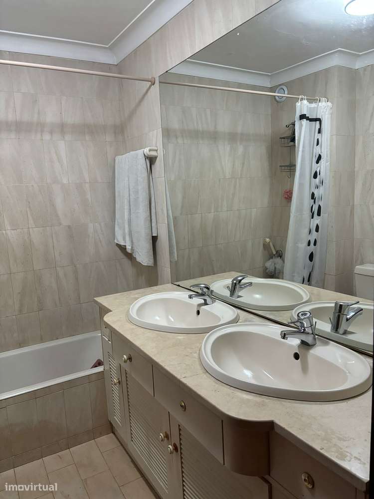 Bom T4 c/ terraço/varandas/nascente poente, a 5 minutos a pé do metro-37