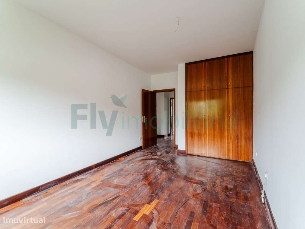 Excelente Apartamento T4 com Suite e Lugar de Garagem para 2 Carros-40