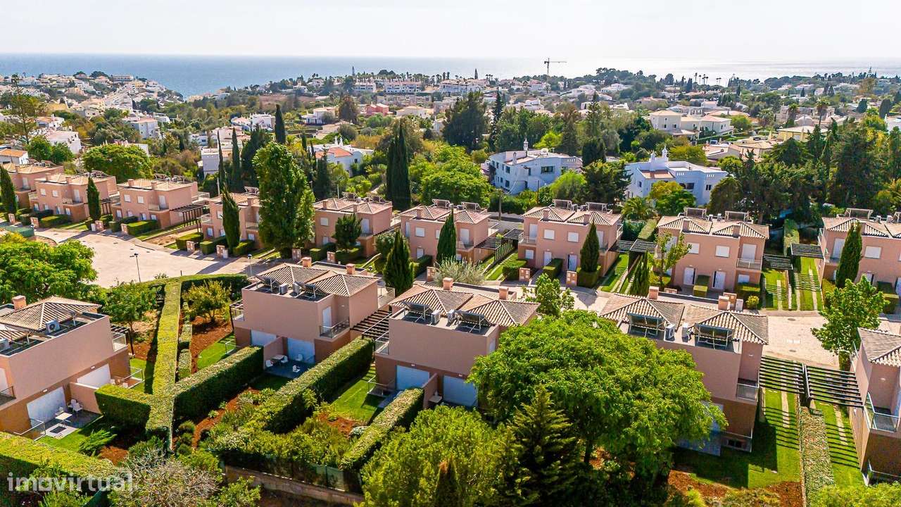 Moradia Geminada T2+1 em Condomínio de Luxo no Algarve - Grande imagem: 2/34