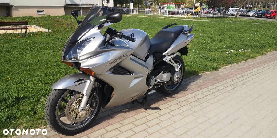 Honda VFR - 7