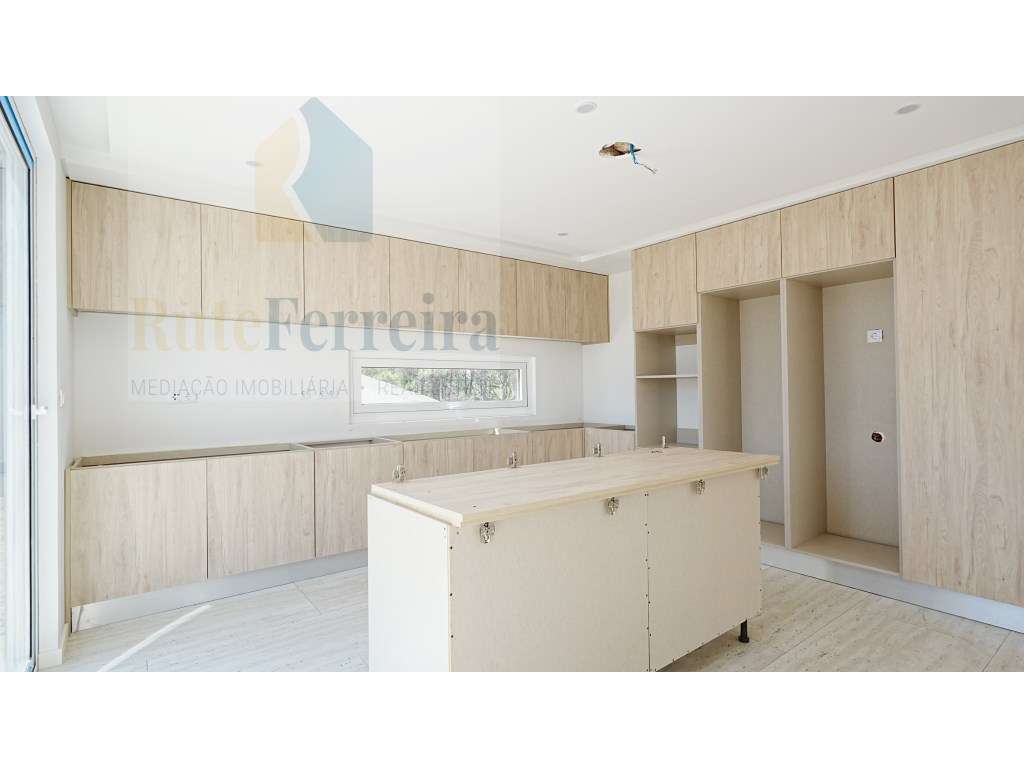 Moradia de design contemporâneo e inovador na Portela da Vila, Torr...-12