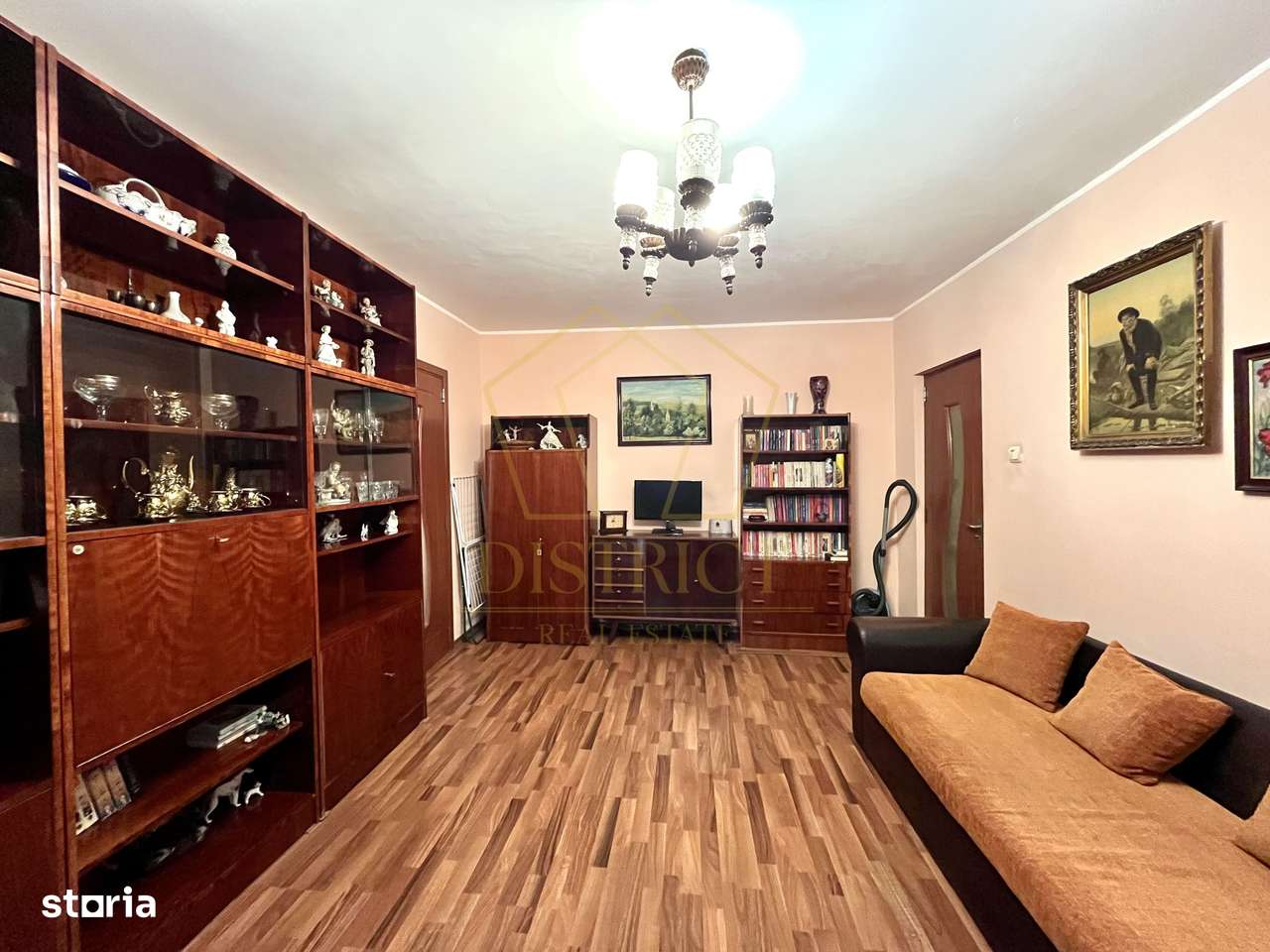 Apartament cu 2 camere și boxa | Dâmbovița | Restaurant Nora - Imagine principală: 1/10