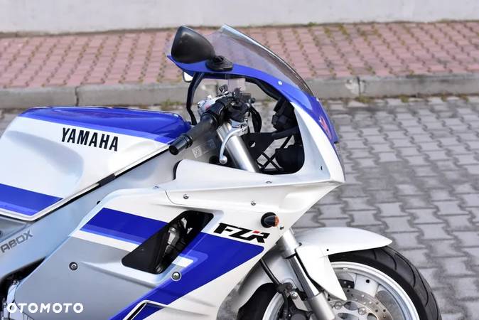 Yamaha FZR - 6