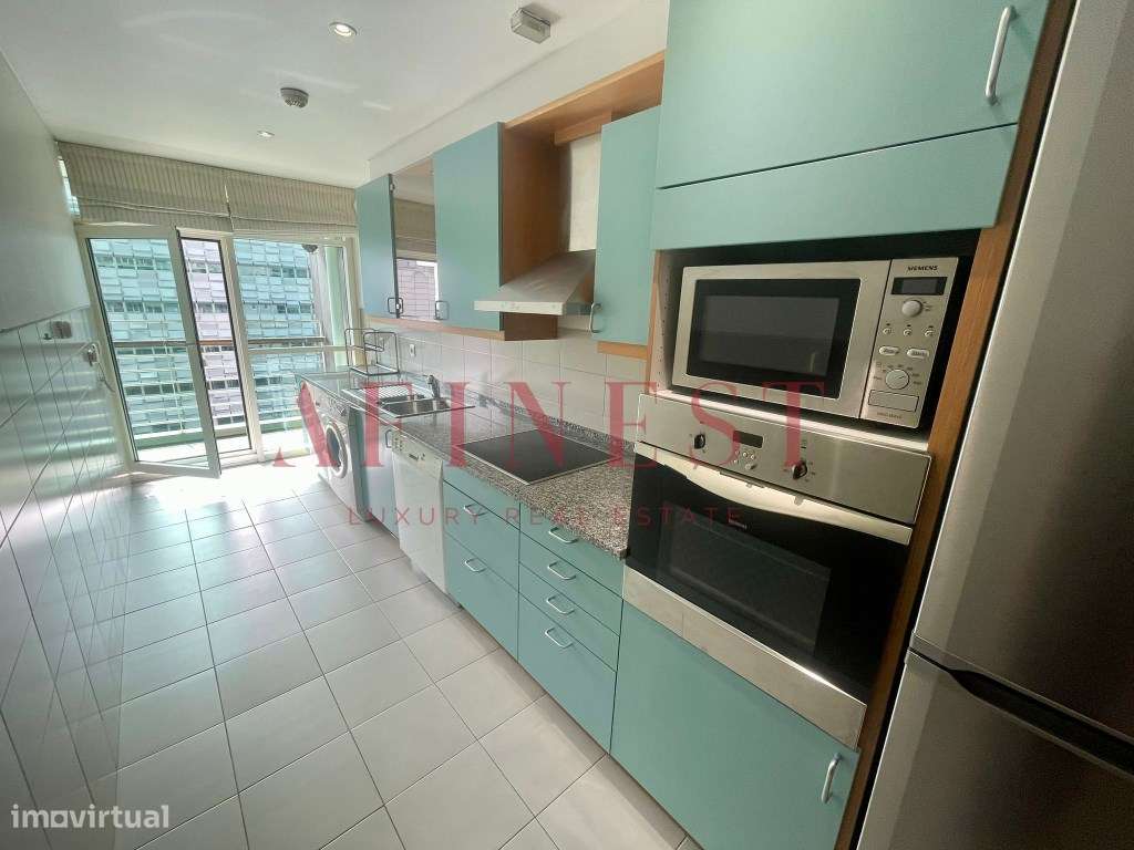 APARTAMENTO T2 COM VARANDA, GARAGEM E VISTA RIO - PARQUE DAS NAÇÕES - Grande imagem: 5/17