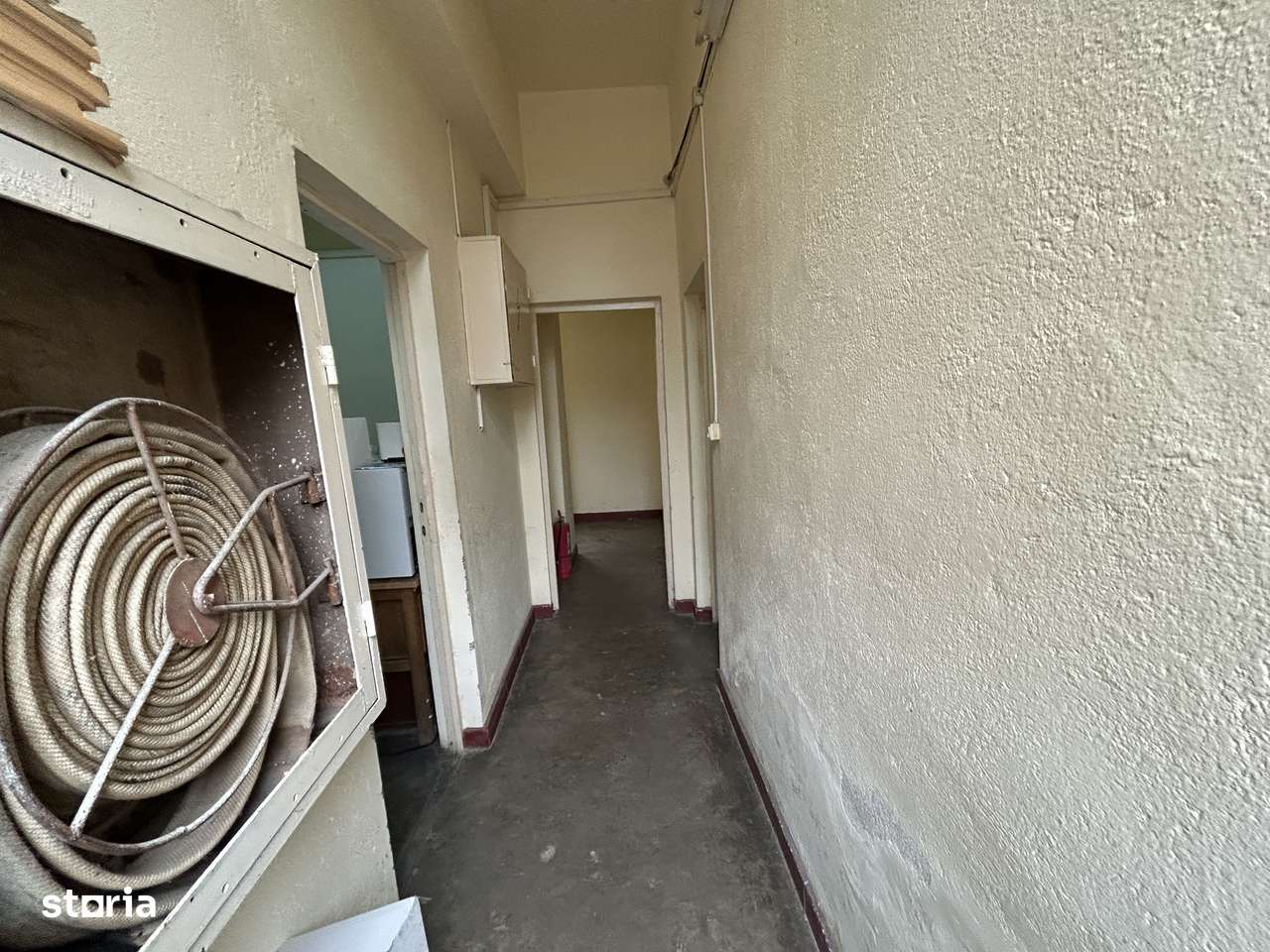 Vand spatiu comercial,actualmente POSTA din Chisineu Cris, din centru.-9