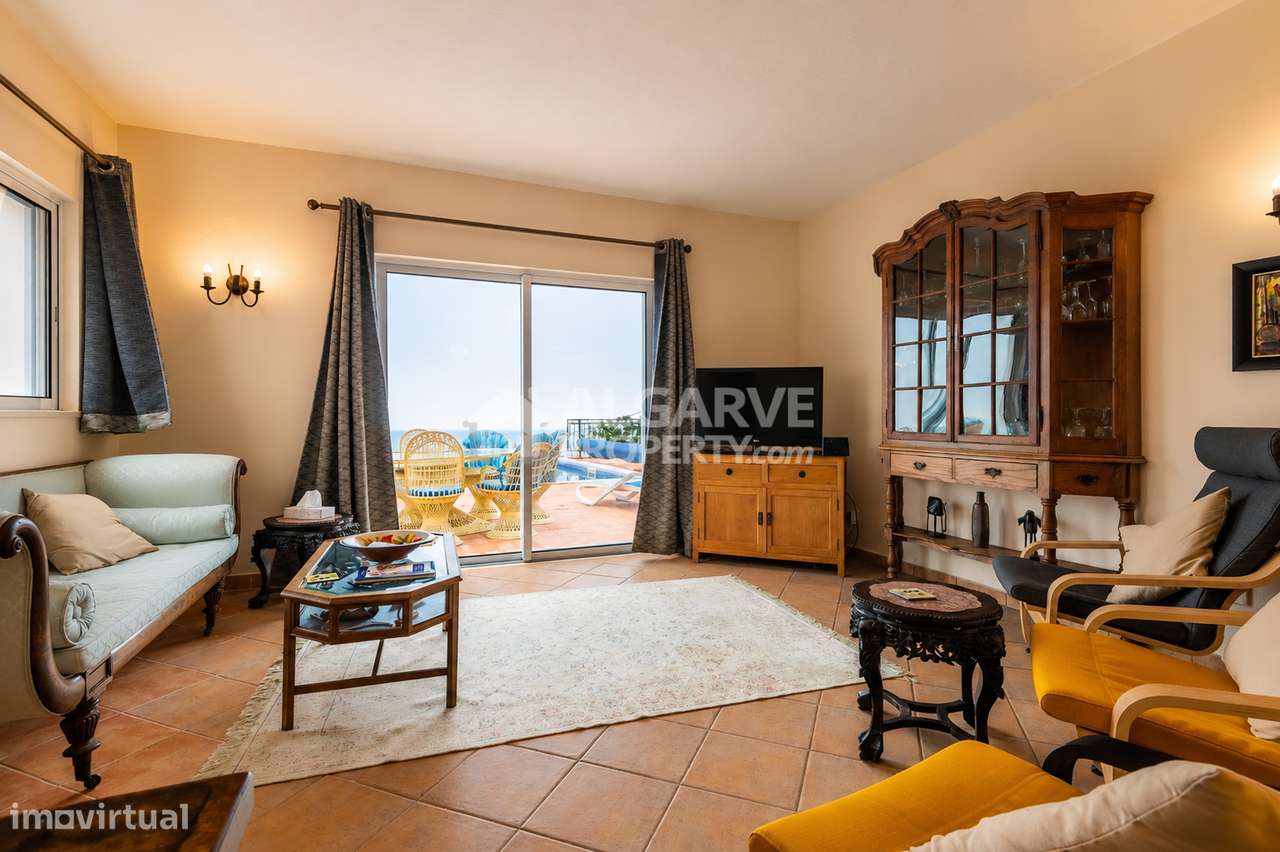 Moradia com Vistas Panorâmicas e Terreno em Estoi-13