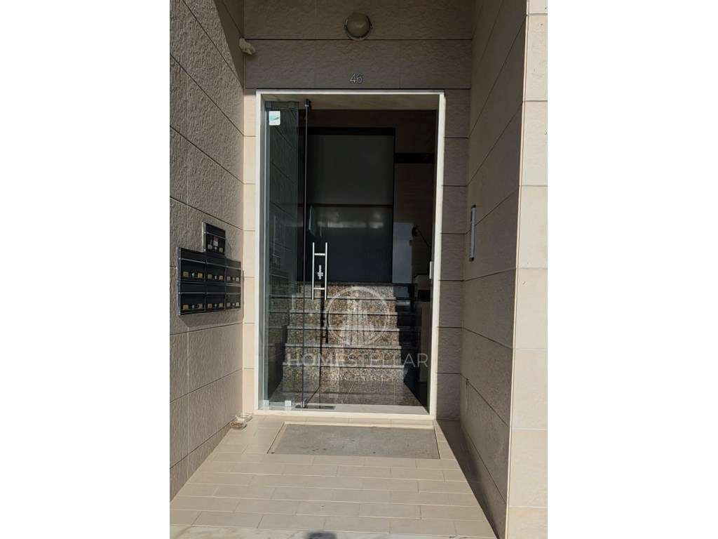 Apartamento T2 Atalaia com Arrecadação e Parqueamento-9