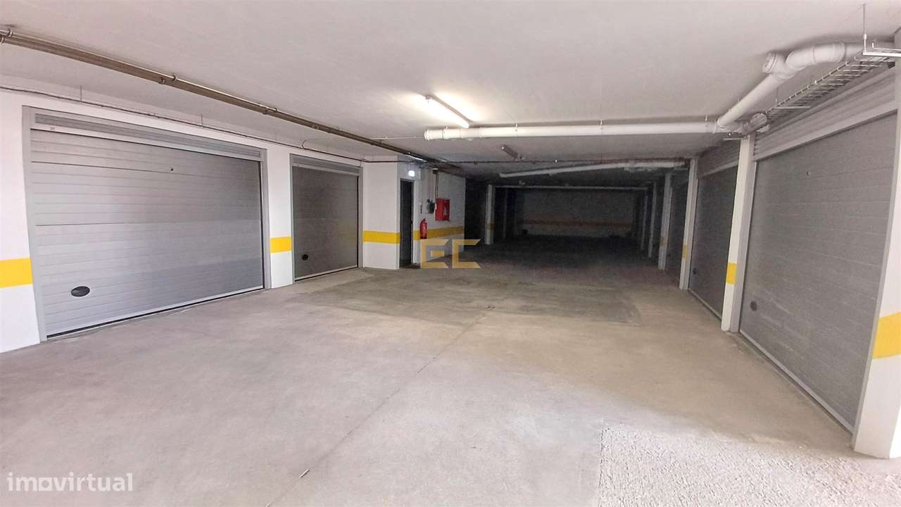 Apartamento T3 novo, com garagem, para venda na Figueira da Foz- Buarc-38