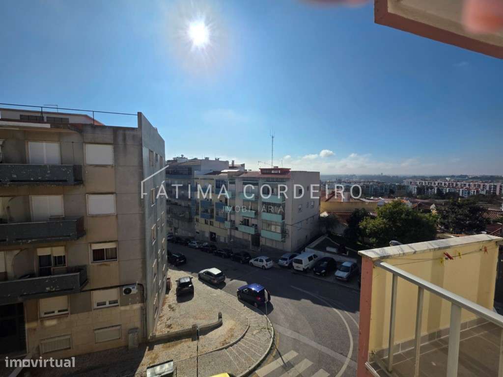 Excelente Apartamento T3 Remodelado em Almada-13