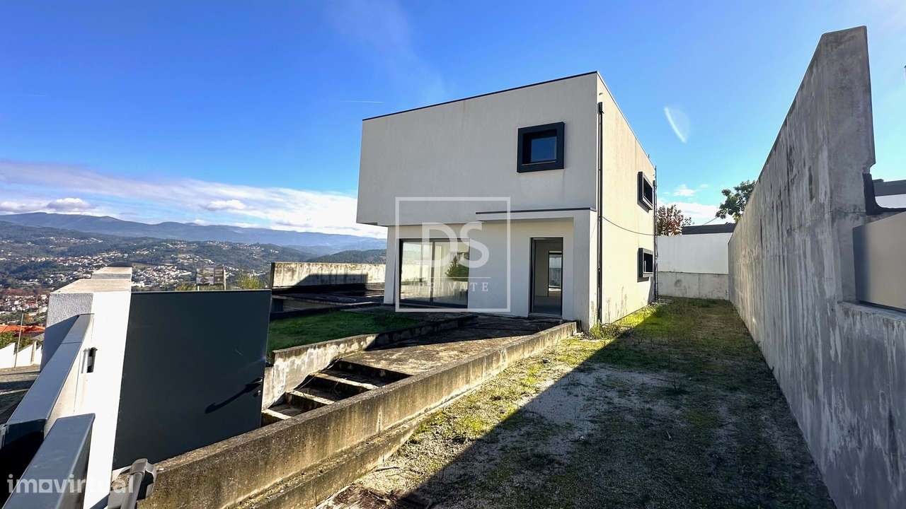 Moradia T3 isolada com vista rio em Amarante.-3