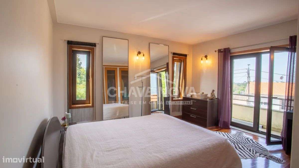 Moradia V3 de quatro frentes - Perosinho-23