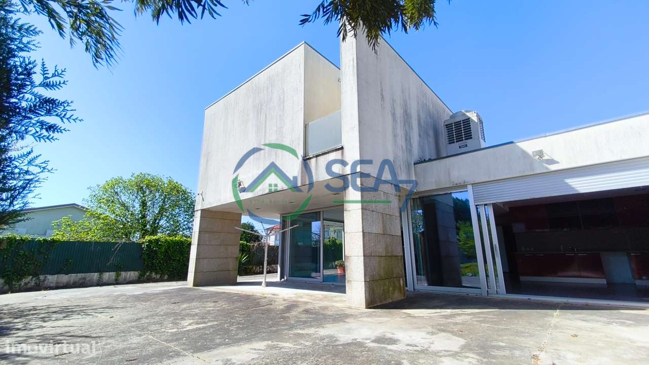 Moradia T6 com grande terreno, Meadela-17