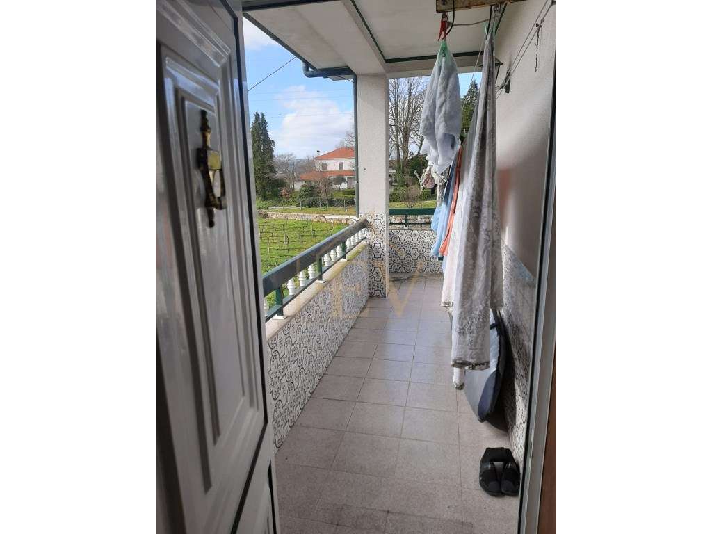 Moradia Tri-familiar em Serzedelo Guimarães com terreno de 800m2 - Grande imagem: 5/24