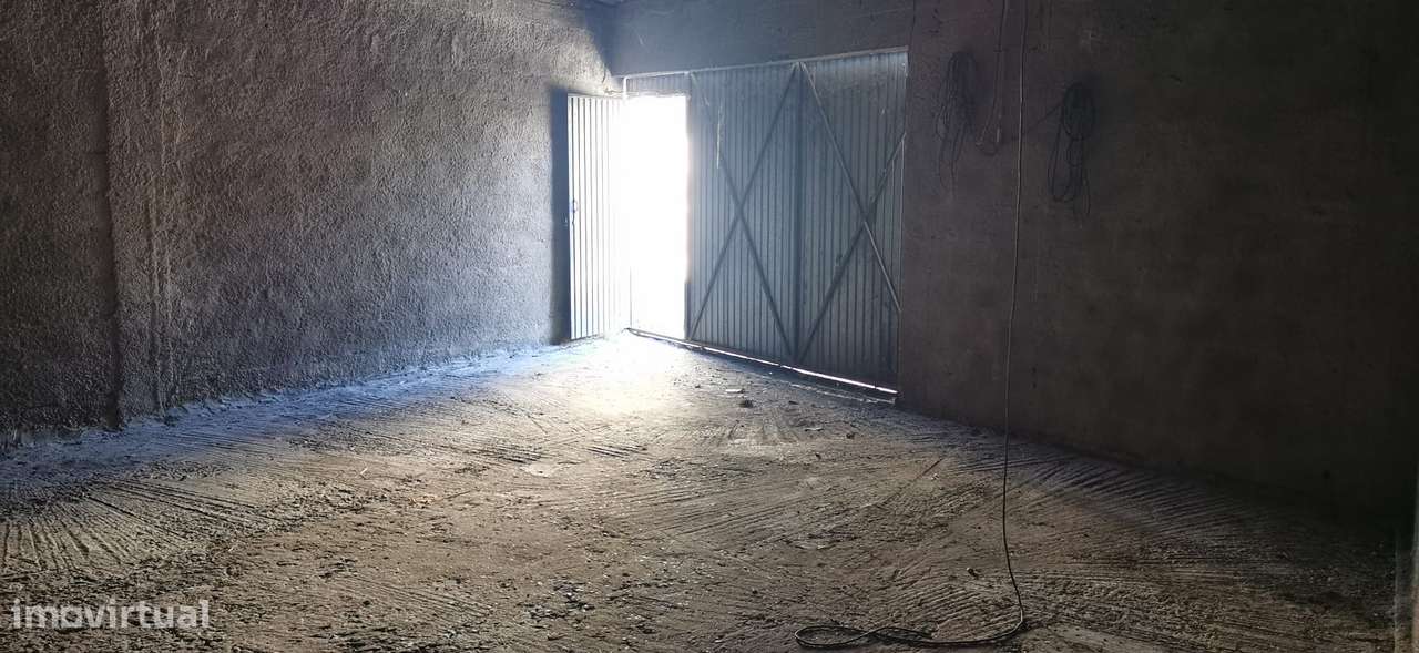 Garagem com terreno no centro de Aveiras de Cima com possibilidade co - Grande imagem: 5/11