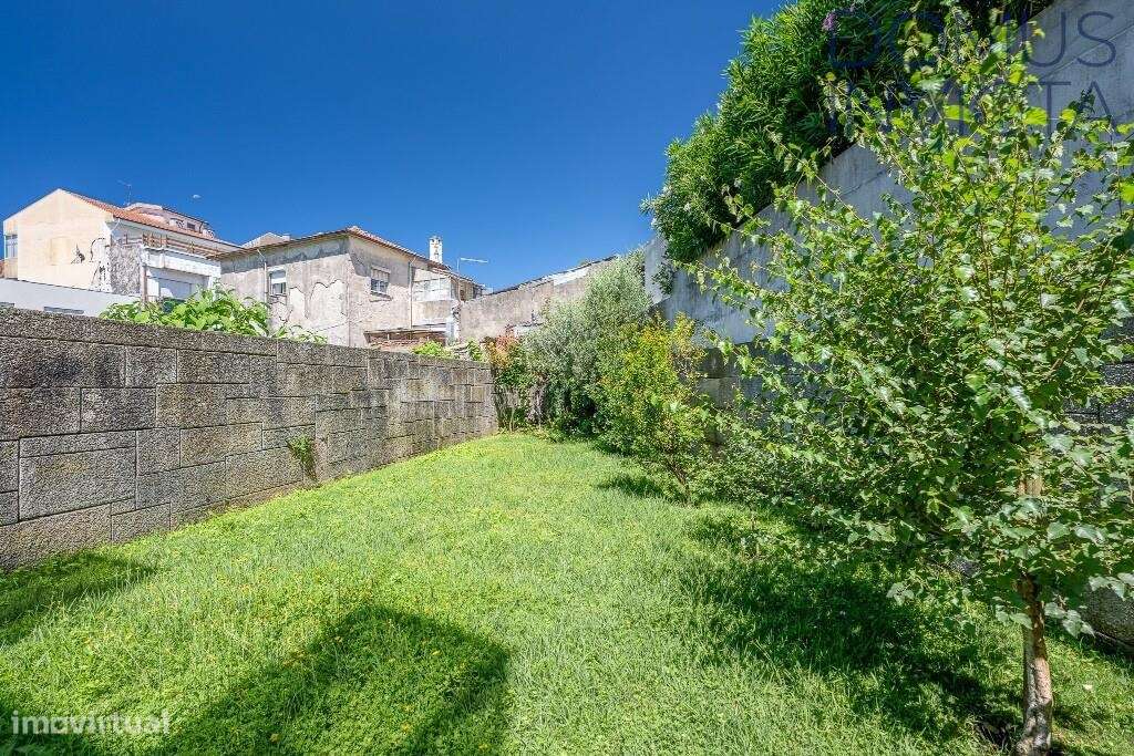 T1 com terraço, para venda-25