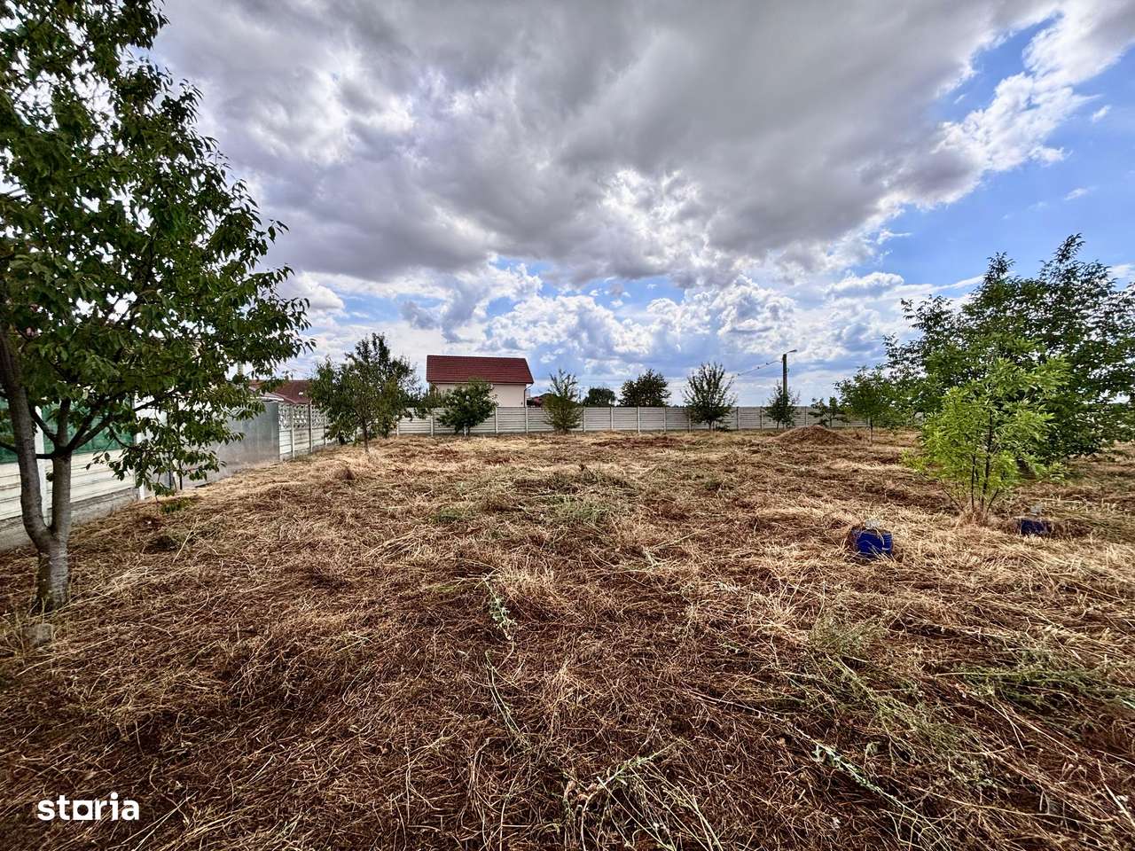 Teren de vânzare în oraș, utilități disponibile-9