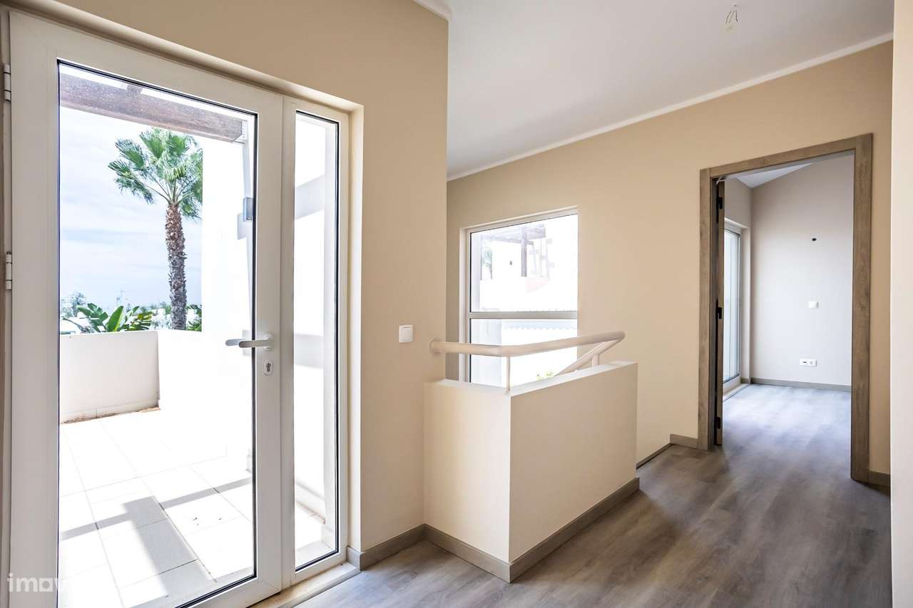 Moradia de Luxo em Condomínio Exclusivo com Piscinas no Carvoeiro-22