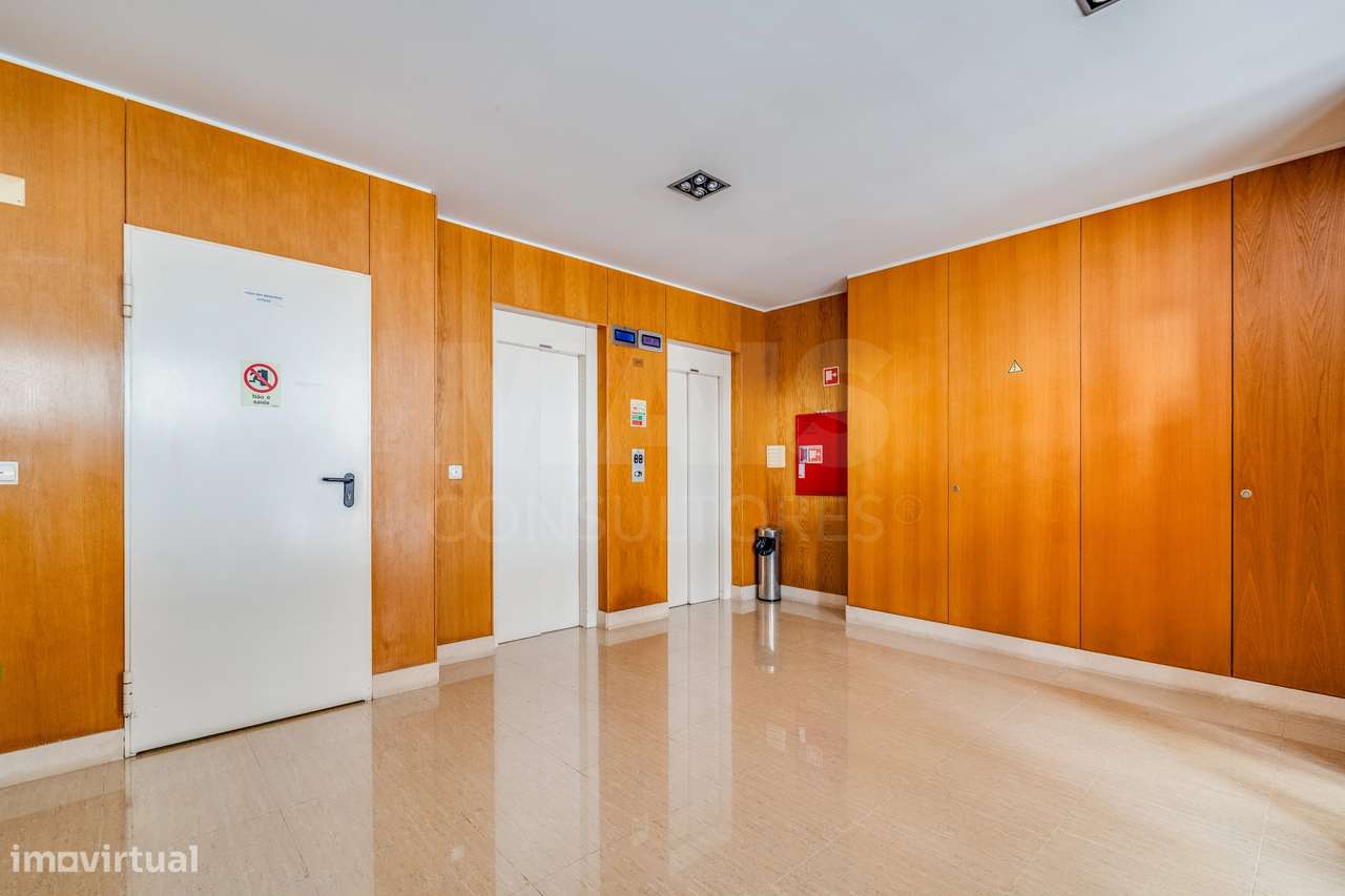 Apartamento T2 com 1 Lugar de Estacionamento  e Varanda | Próximo d... - Grande imagem: 2/24