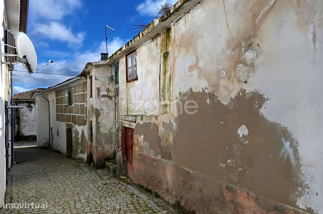 Reerguer com Estilo: Moradia T2 com Vista sobre Paços, Sabrosa-26