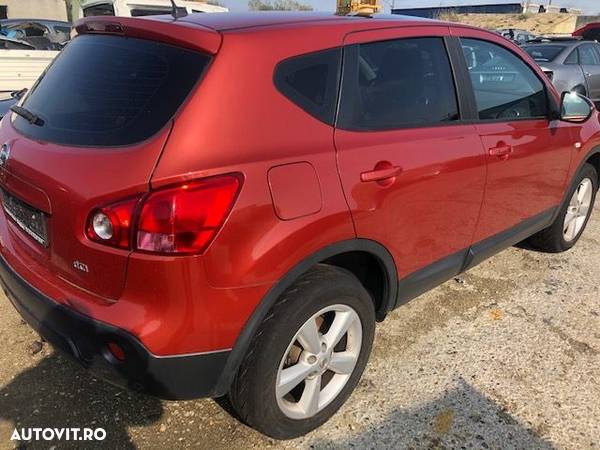 Dezmembrez Nissan Qashqai 1.6 Benzina Panoramic - 2