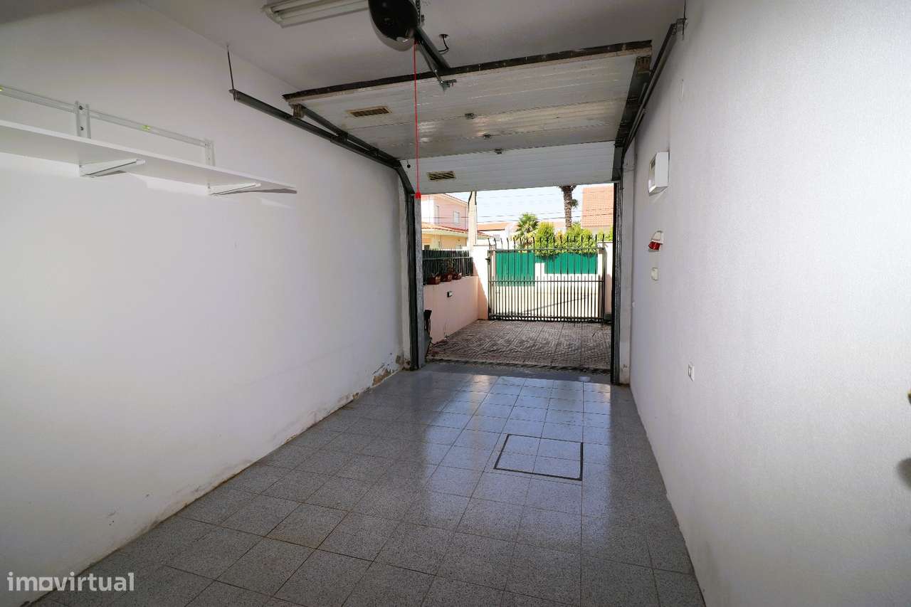 Moradia T4 com Piscina, Cave Ampla-50